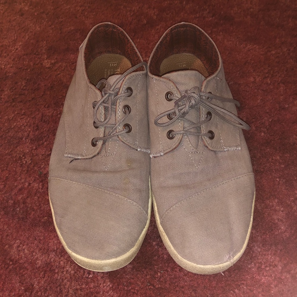 Gray Men’s Toms